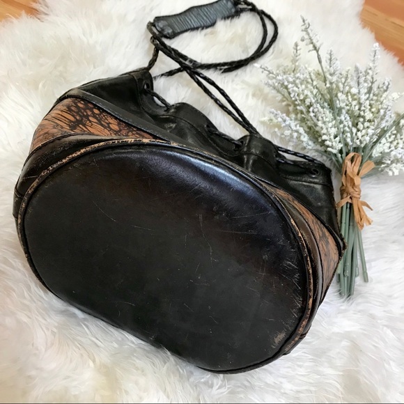 Handmade boho genuine leather large bucket bag - Picture 4 of 8